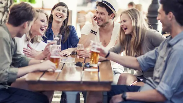 ¿Por qué celebrar el Día del Amigo fortalece los mejores recuerdos